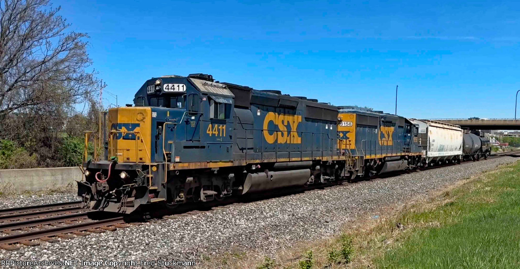 CSX 4411 now returns west.